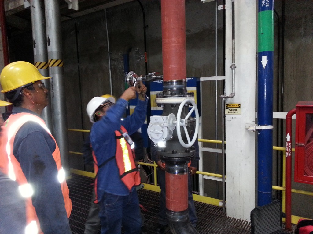 Operadores Calificados en la Instalación  de Valvulas.