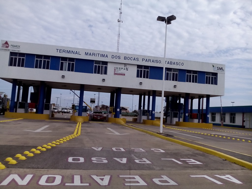 Trabajo en las instalaciones de Dos Bocas Tabasco